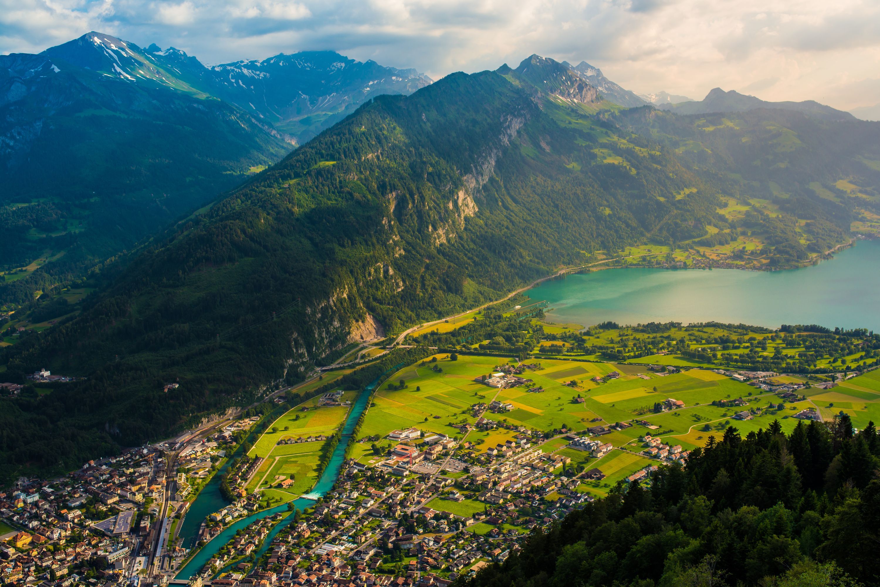 インターラーケンのホテル スイスのインターラーケンにある305軒の格安ホテルのお得な宿泊プラン