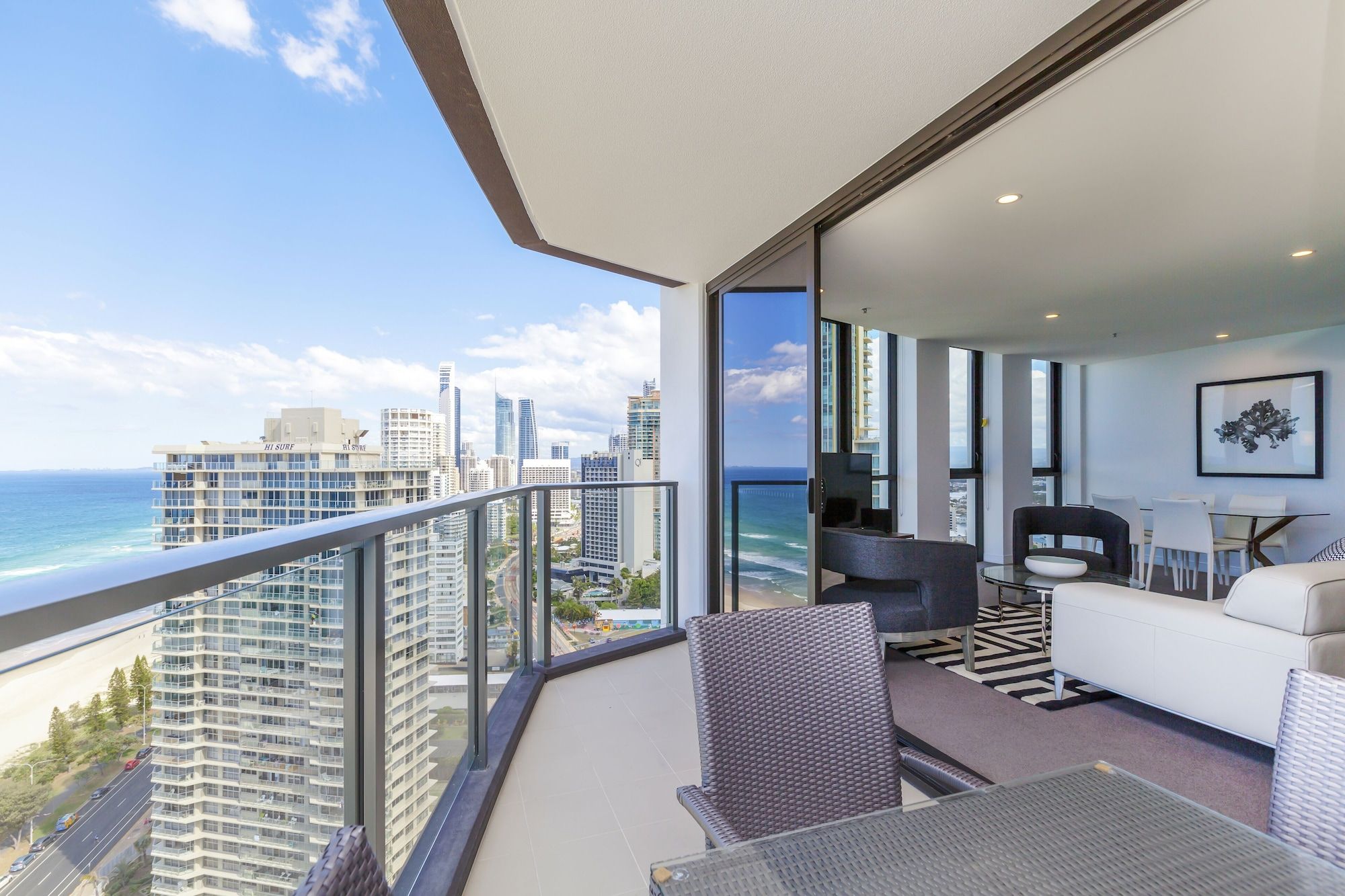 パラダイスリゾート2025psa9 サーファーズパラダイス, ラプソディ リゾート オフィシャル