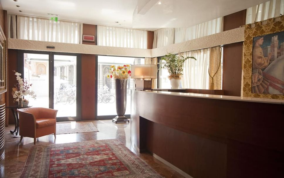 フロントデスク 写真