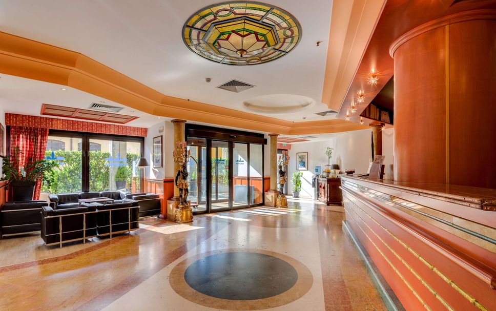 フロントデスク 写真