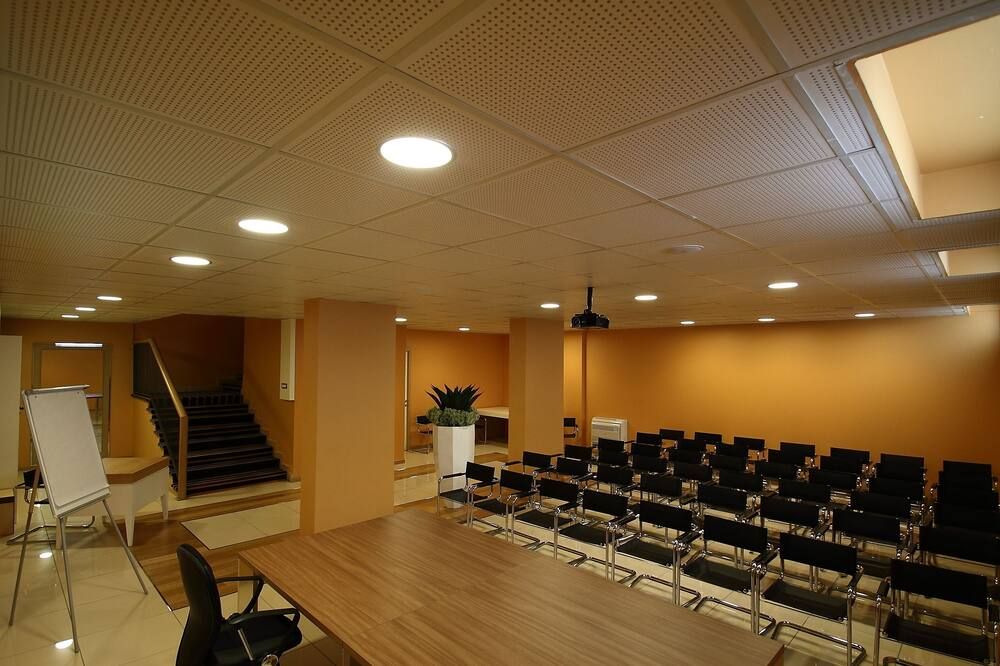コンファレンスルーム