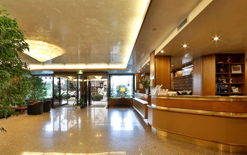 フロントデスク 写真