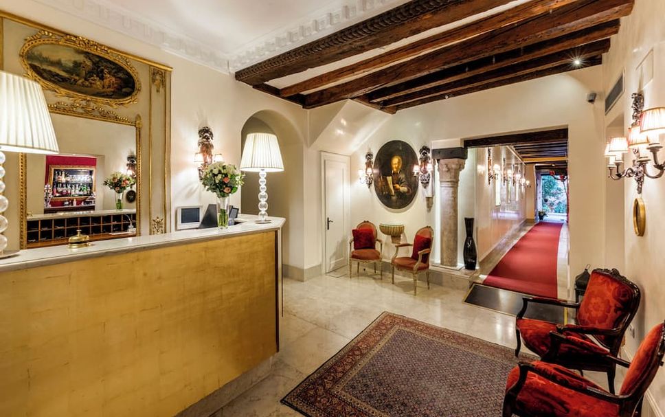 フロントデスク 写真