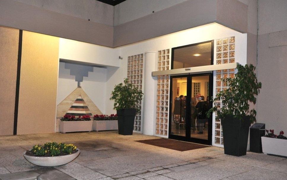 ホテルのエントランス 写真