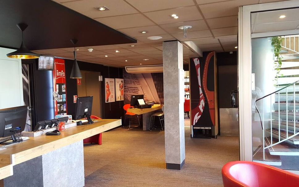 フロントデスク 写真