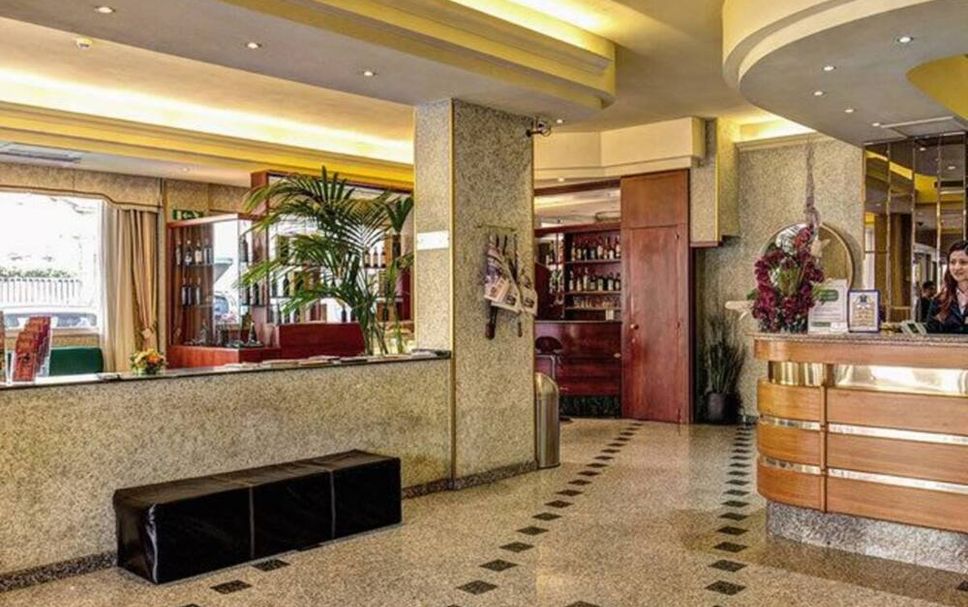 フロントデスク 写真