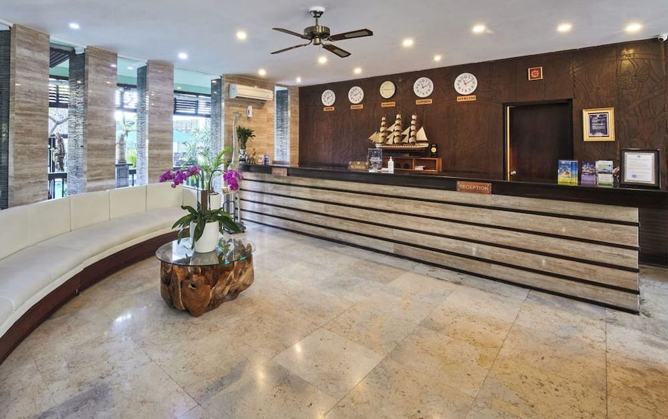 フロントデスク 写真