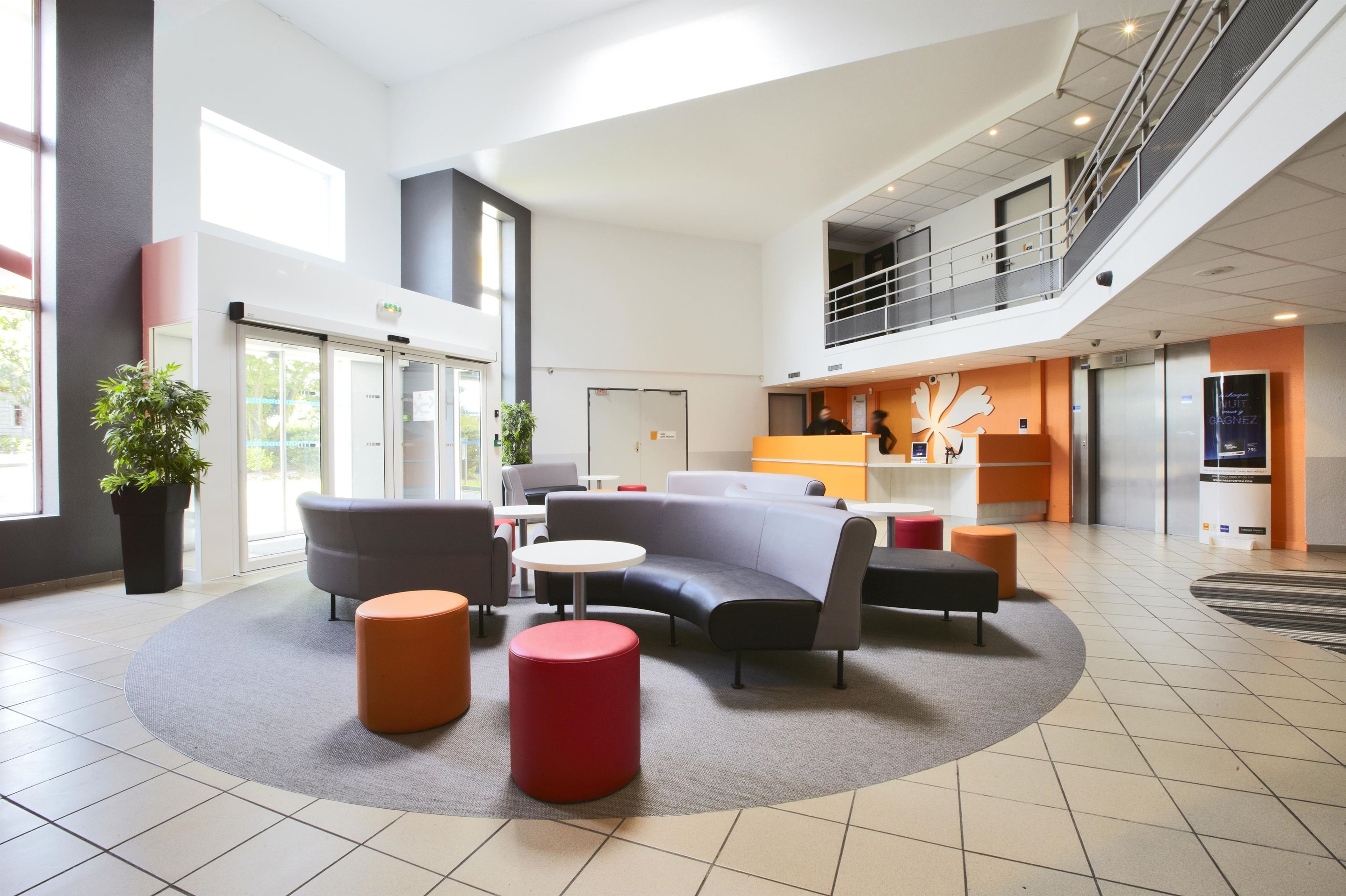 ロビー