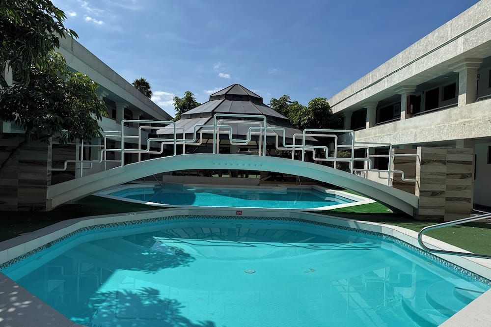 プール