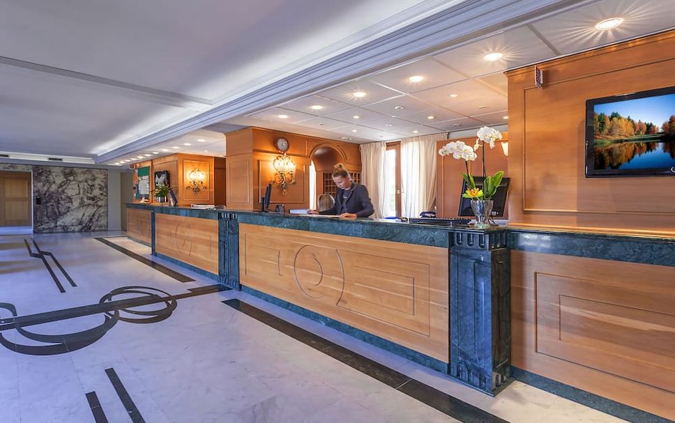 フロントデスク 写真