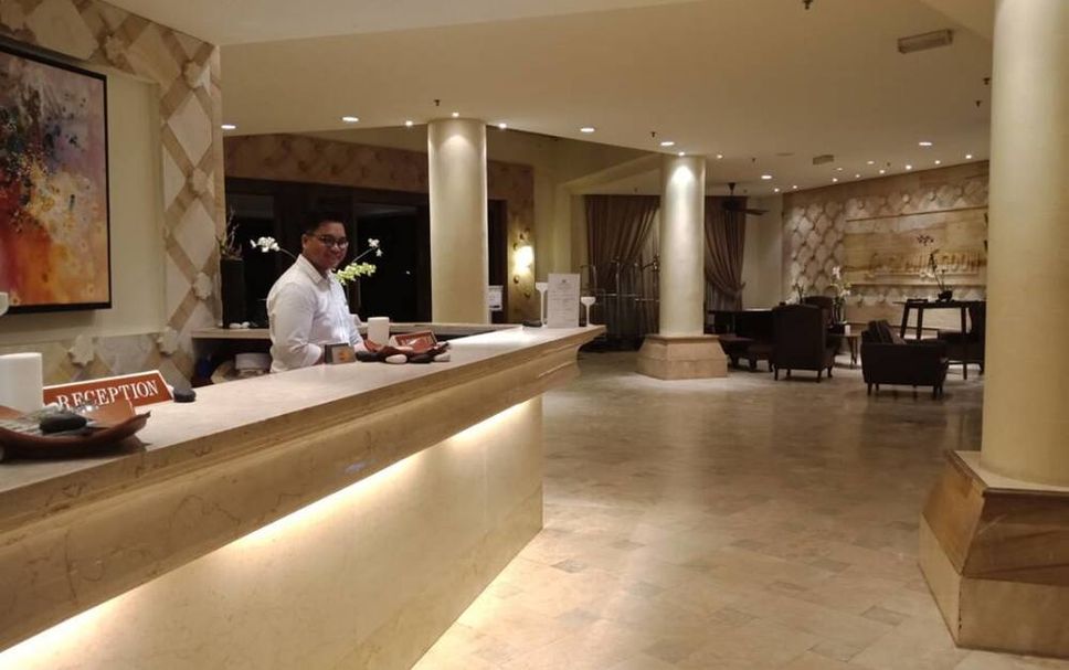 フロントデスク 写真