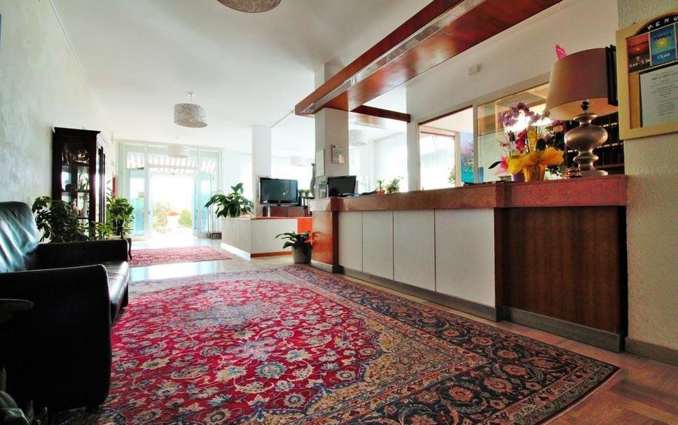 フロントデスク 写真