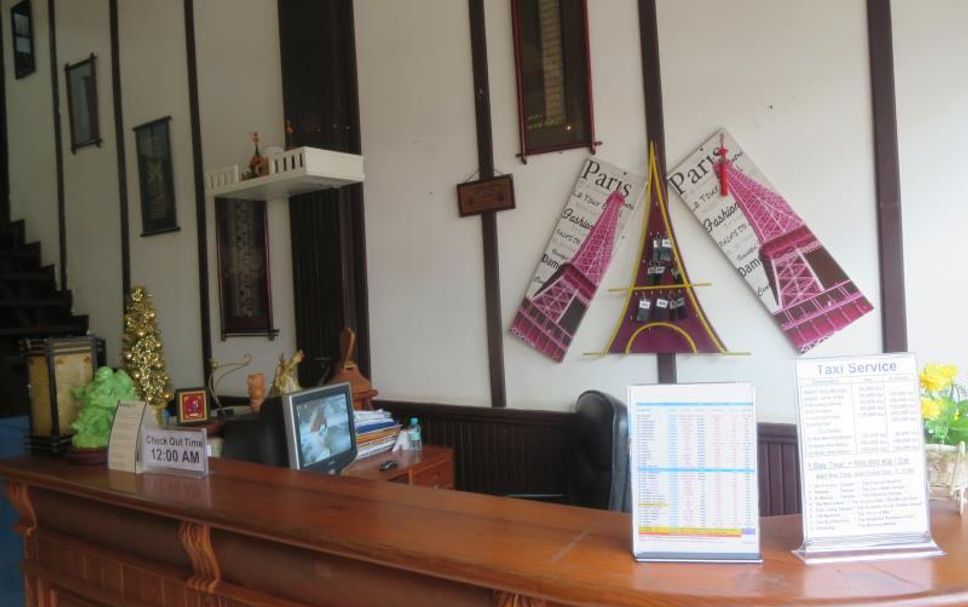 フロントデスク 写真