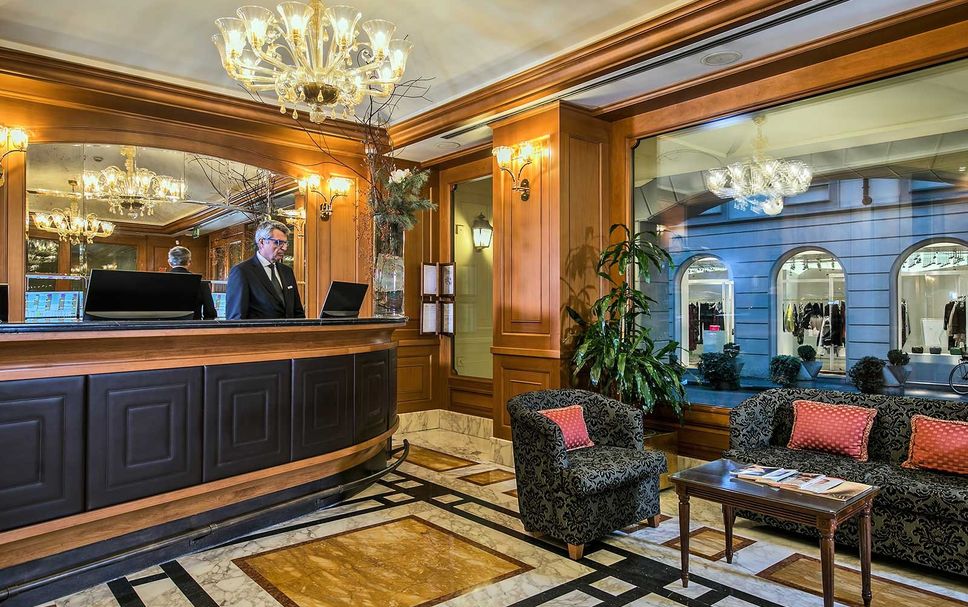 フロントデスク 写真