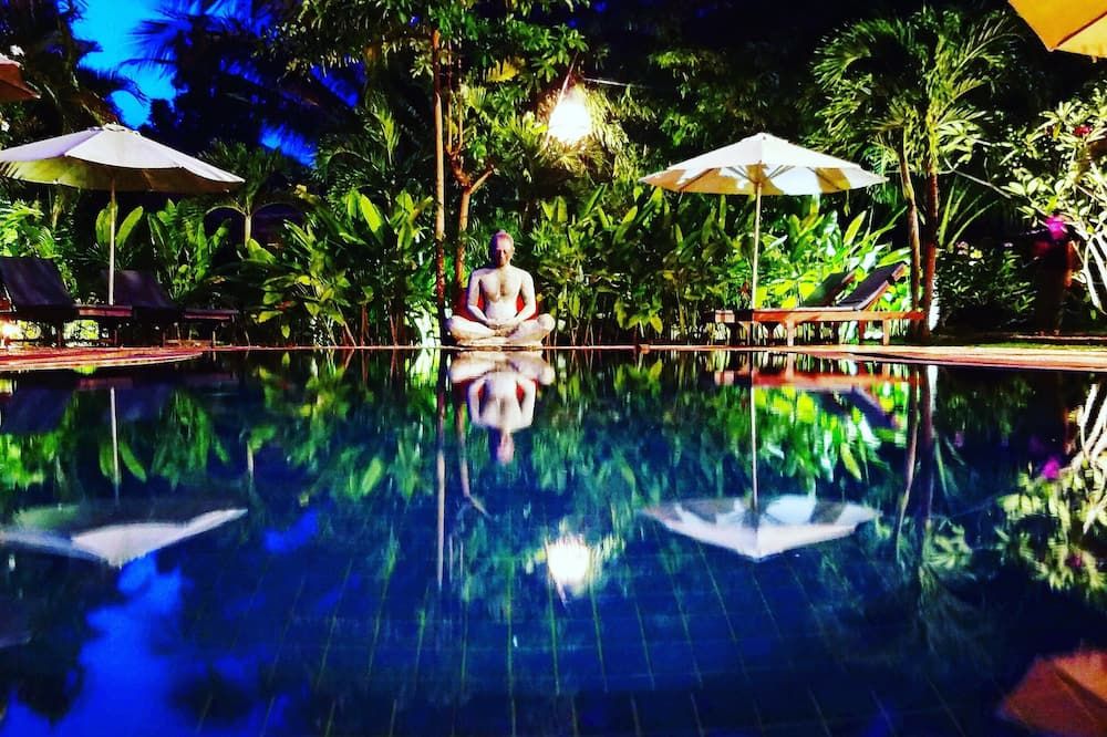 プール