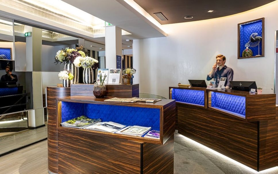 フロントデスク 写真