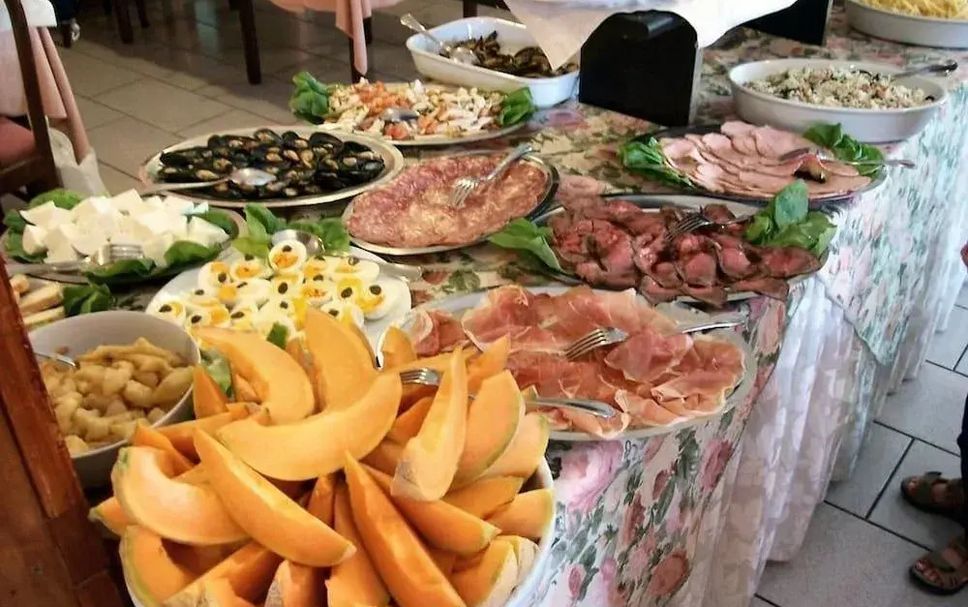 ビュッフェ 写真