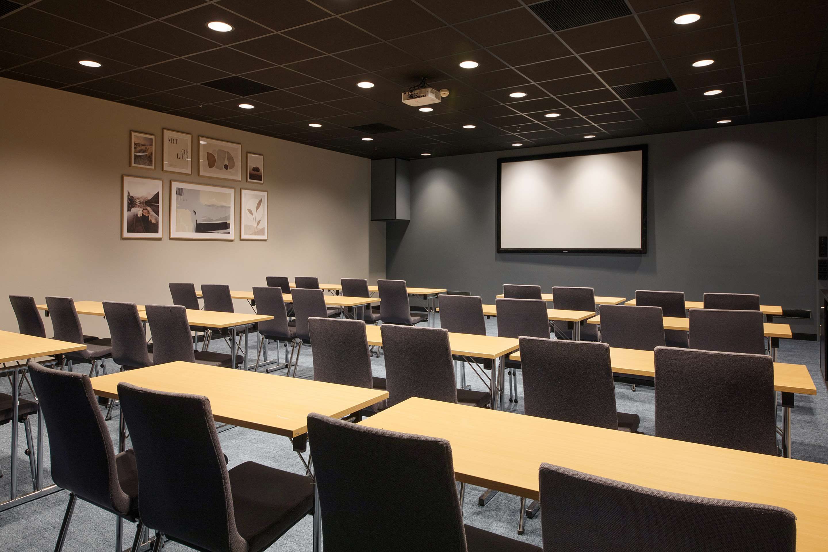 コンファレンスルーム
