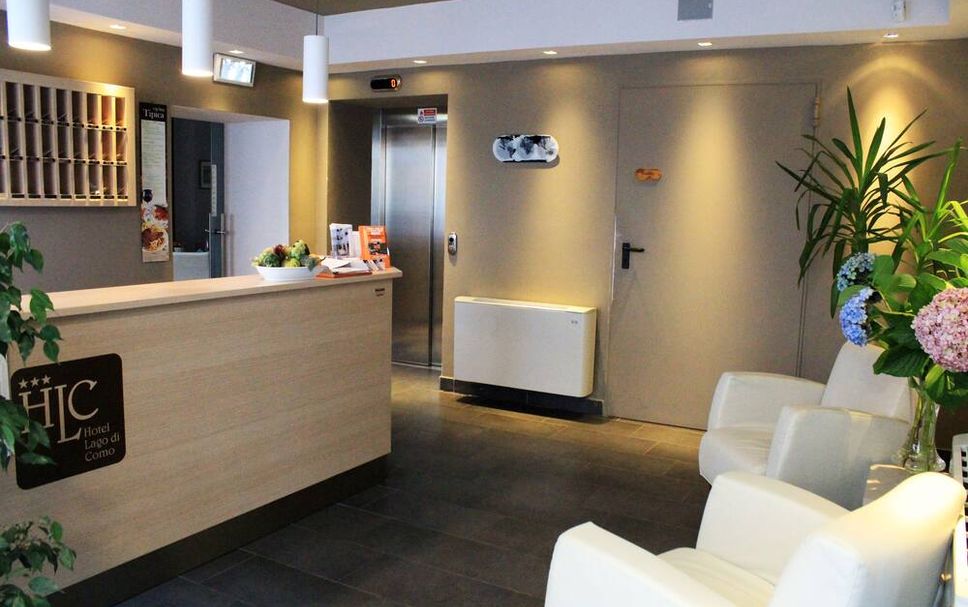 フロントデスク 写真