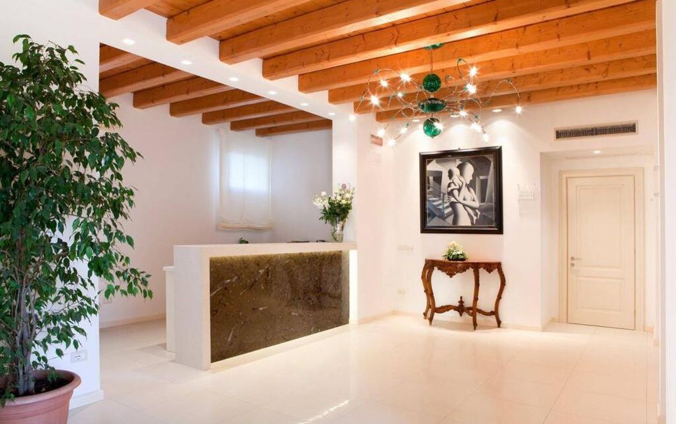 フロントデスク 写真