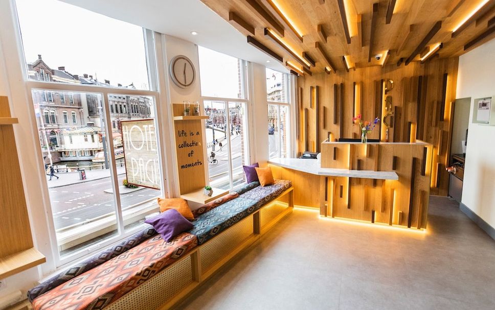 フロントデスク 写真