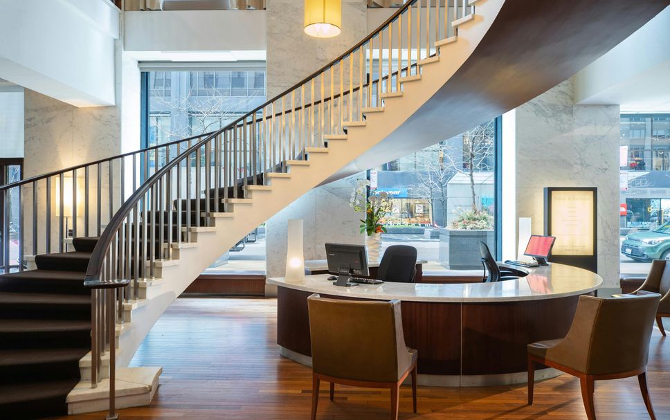 フロントデスク 写真