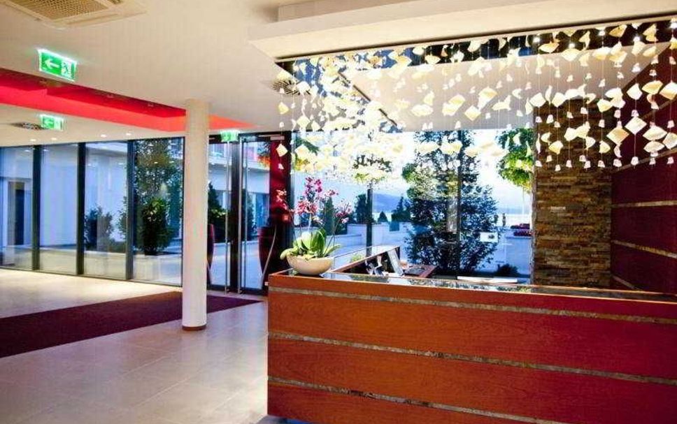 フロントデスク 写真