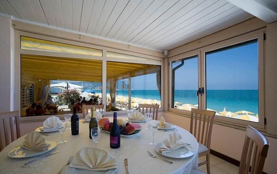 ダイニングルーム 写真