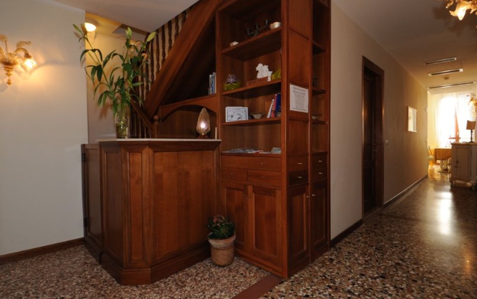 フロントデスク 写真